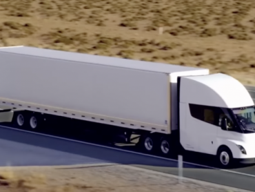 Kompanija Tesla predstavila Semi, svoj prvi kamion na baterije