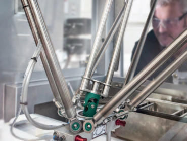 INDUSTRIJSKI ROBOTI U MAŠINSTVU