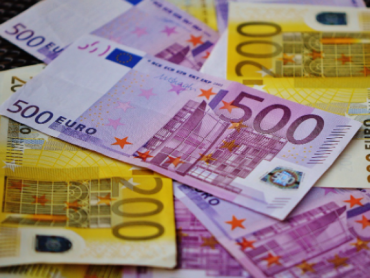 Strane direktne investicije u Srbiji prepolovljene