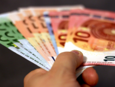 Od 5. maja građani i privreda Srbije moći će da obavljaju plaćanja u evrima pod povoljnim i standardizovanim uslovima