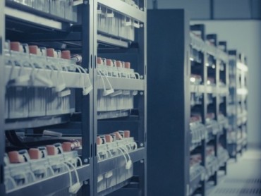 Investitori pritiskaju tehnološke gigante: Amazon, Microsoft i Google moraju da otkriju koliko vode i struje troše AI centri