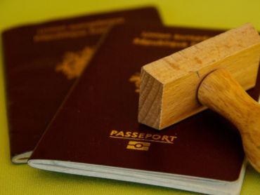 Počelo izdavanje novog pasoša Srbije s burgundi bojom korica