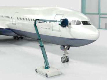 Japanski avio-prevoznik predstavlja robota za pranje aviona