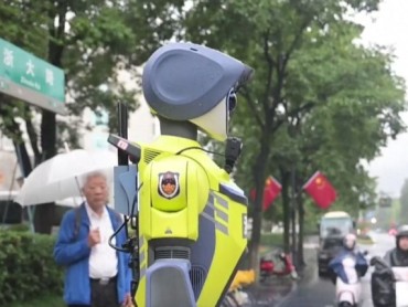 Prva kineska jedinica robotske saobraćajne policije dobila velika unapređenja