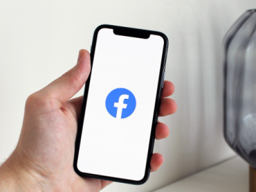 Facebook uvodi AI opciju da korisnici sami mogu da podešavaju algoritam objava